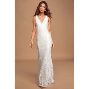 NWOT Size Medium LULUS White Lace Mermaid Maxi Dress. IDE76196